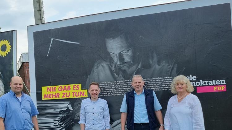 1 von nur noch 3 Großflächenplakaten
